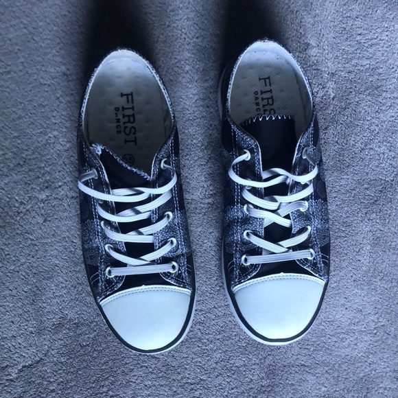 Skull print converse style shoes - Picture 2 of 5